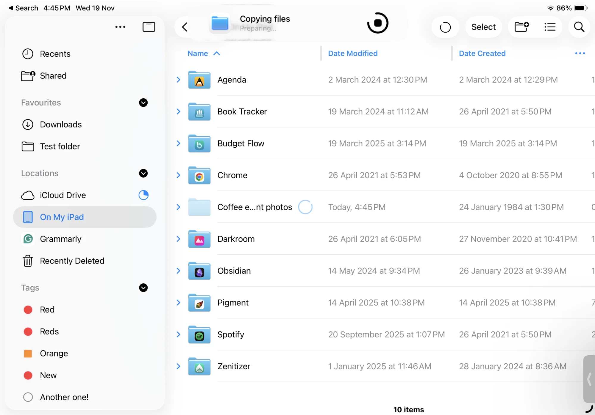 Column view and file transfer progress in the Files app.