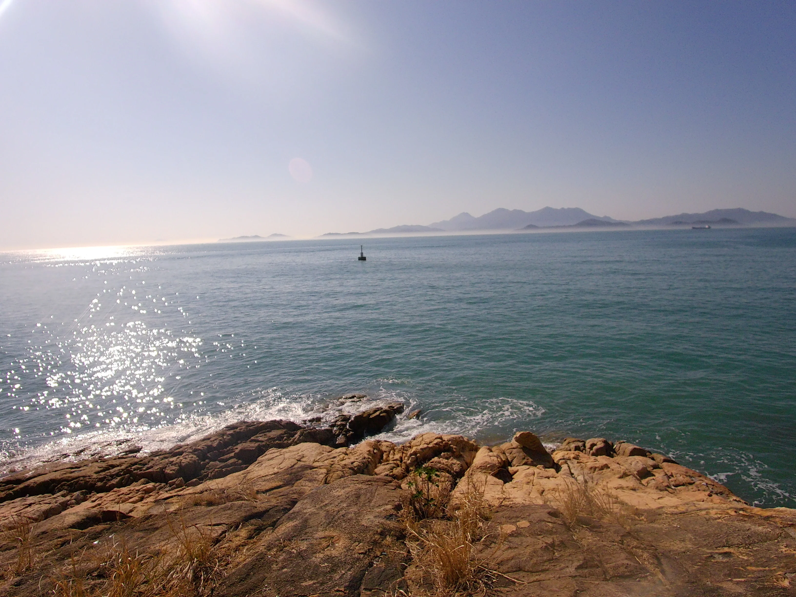 An ocean front in the sun, shot with the Yashica Journey 4K camcorder